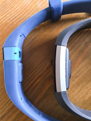 Das Gehäuse des Charge 2 wirkt weniger klobig. (Foto: Steinlechner / Golem.de)